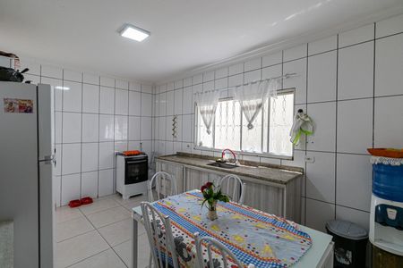 Casa à venda com 100m², 3 quartos e 2 vagas Casa à venda com 100m², 3 quartos e 2 vagasCozinha