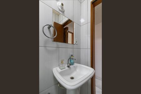 Casa à venda com 100m², 3 quartos e 2 vagas Casa à venda com 100m², 3 quartos e 2 vagasBanheiro Suíte