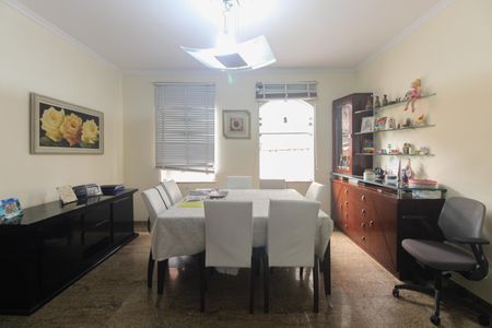 Casa à venda com 1125m², 5 quartos e 8 vagasSala