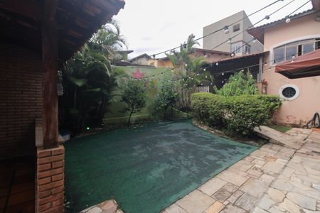 Casa à venda com 1125m², 5 quartos e 8 vagasQuintal