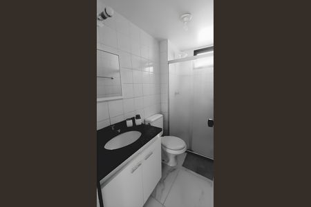 Banheiro de apartamento para alugar com 1 quarto, 57m² em Caminho das Árvores, Salvador