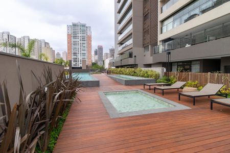 Apartamento à venda com 157m², 3 quartos e 2 vagas Apartamento à venda com 157m², 3 quartos e 2 vagasÁrea Comum - Piscina