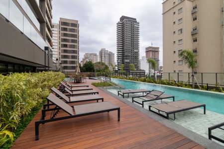 Apartamento à venda com 157m², 3 quartos e 2 vagas Apartamento à venda com 157m², 3 quartos e 2 vagasÁrea Comum - Piscina