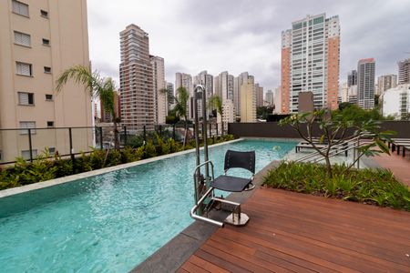 Apartamento à venda com 157m², 3 quartos e 2 vagas Apartamento à venda com 157m², 3 quartos e 2 vagasÁrea Comum - Piscina