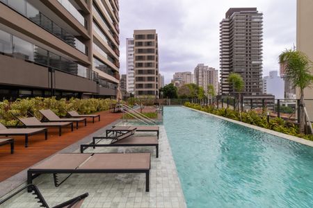 Apartamento à venda com 157m², 3 quartos e 2 vagas Apartamento à venda com 157m², 3 quartos e 2 vagasÁrea Comum - Piscina