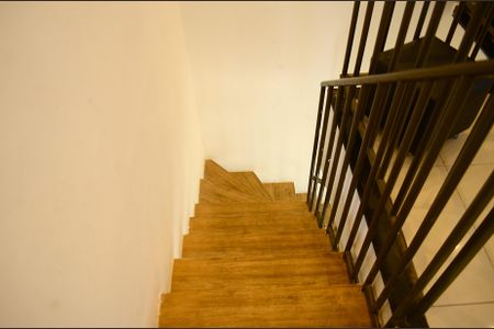 Apartamento para alugar com 83m², 2 quartos e 2 vagasEscada