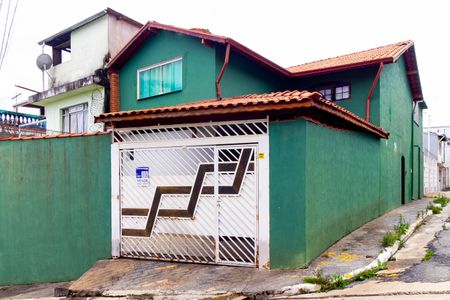 Casa à venda com 195m², 3 quartos e 2 vagas Casa à venda com 195m², 3 quartos e 2 vagasFachada