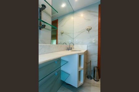 Apartamento à venda com 88m², 1 quarto e 2 vagas Apartamento à venda com 88m², 1 quarto e 2 vagasBanheiro da Suíte