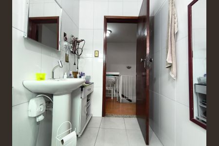 Casa à venda com 160m², 3 quartos e 2 vagas Casa à venda com 160m², 3 quartos e 2 vagasBanheiro