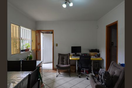 Casa à venda com 160m², 3 quartos e 2 vagas Casa à venda com 160m², 3 quartos e 2 vagasSala