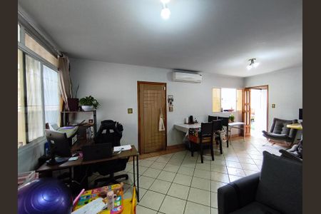 Casa à venda com 160m², 3 quartos e 2 vagas Casa à venda com 160m², 3 quartos e 2 vagasSala