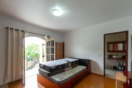 Casa à venda com 253m², 3 quartos e 3 vagasSuíte