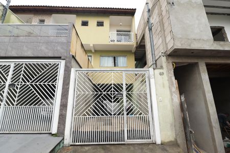 Casa para alugar com 113m², 2 quartos e 2 vagas Casa para alugar com 113m², 2 quartos e 2 vagasFachada