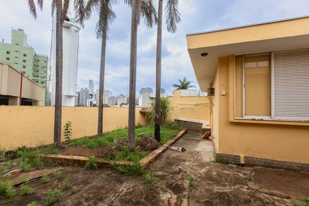 Casa à venda com 254m², 4 quartos e 6 vagas Casa à venda com 254m², 4 quartos e 6 vagasQuintal