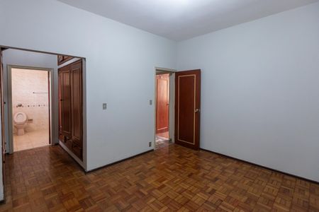 Casa à venda com 254m², 4 quartos e 6 vagas Casa à venda com 254m², 4 quartos e 6 vagasSuíte