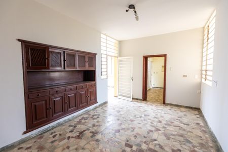 Casa à venda com 254m², 4 quartos e 6 vagas Casa à venda com 254m², 4 quartos e 6 vagasCopa