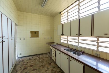 Casa à venda com 254m², 4 quartos e 6 vagas Casa à venda com 254m², 4 quartos e 6 vagasCozinha