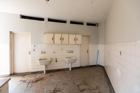 Casa à venda com 254m², 4 quartos e 6 vagas Casa à venda com 254m², 4 quartos e 6 vagasÁrea de Serviço