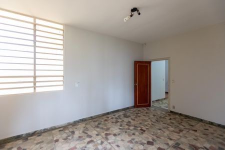 Casa à venda com 254m², 4 quartos e 6 vagas Casa à venda com 254m², 4 quartos e 6 vagasCopa