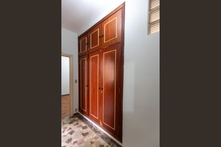 Casa à venda com 254m², 4 quartos e 6 vagas Casa à venda com 254m², 4 quartos e 6 vagasQuarto