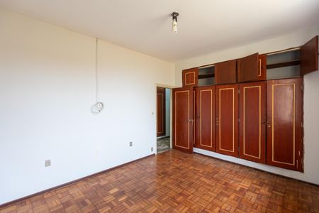 Casa à venda com 254m², 4 quartos e 6 vagas Casa à venda com 254m², 4 quartos e 6 vagasSuíte