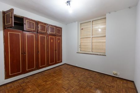 Casa à venda com 254m², 4 quartos e 6 vagas Casa à venda com 254m², 4 quartos e 6 vagasQuarto
