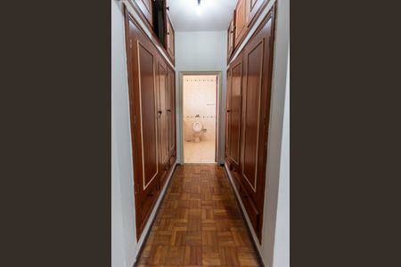 Casa à venda com 254m², 4 quartos e 6 vagas Casa à venda com 254m², 4 quartos e 6 vagasCloset da suíte