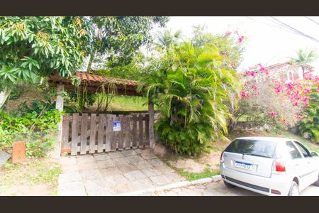 Casa de condomínio à venda com 160m², 3 quartos e 5 vagas Casa de condomínio à venda com 160m², 3 quartos e 5 vagasFachada