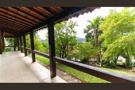 Casa de condomínio à venda com 160m², 3 quartos e 5 vagas Casa de condomínio à venda com 160m², 3 quartos e 5 vagasÁrea Externa