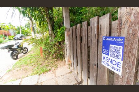 Casa de condomínio à venda com 160m², 3 quartos e 5 vagas Casa de condomínio à venda com 160m², 3 quartos e 5 vagasFachada