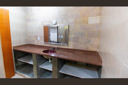 Casa de condomínio à venda com 160m², 3 quartos e 5 vagas Casa de condomínio à venda com 160m², 3 quartos e 5 vagasBanheiro da Suíte