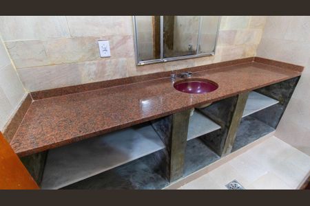 Casa de condomínio à venda com 160m², 3 quartos e 5 vagas Casa de condomínio à venda com 160m², 3 quartos e 5 vagasBanheiro da Suíte