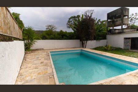 Casa de condomínio à venda com 160m², 3 quartos e 5 vagas Casa de condomínio à venda com 160m², 3 quartos e 5 vagasÁrea Externa