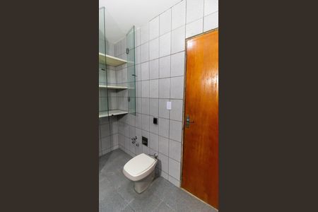 Casa de condomínio à venda com 160m², 3 quartos e 5 vagas Casa de condomínio à venda com 160m², 3 quartos e 5 vagasBanheiro Social