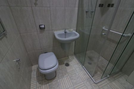 Banheiro de casa à venda com 2 quartos, 82m² em Bonfim, Osasco