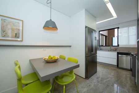 Apartamento para alugar com 233m², 4 quartos e 4 vagasCozinha