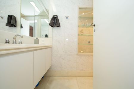 Apartamento para alugar com 233m², 4 quartos e 4 vagasBanheiro 3