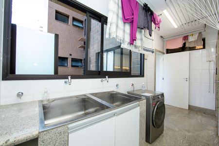 Apartamento para alugar com 233m², 4 quartos e 4 vagasÁrea de Serviço