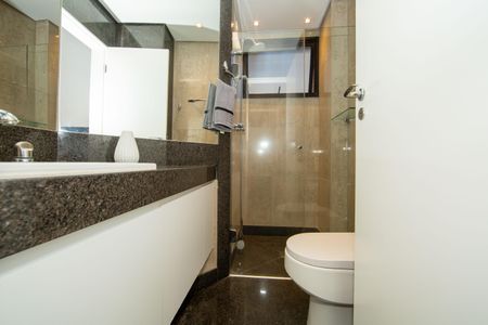 Apartamento para alugar com 233m², 4 quartos e 4 vagasBanheiro 1