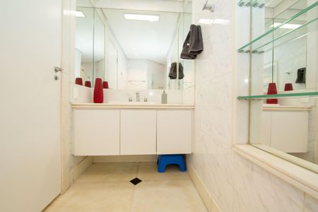 Apartamento para alugar com 233m², 4 quartos e 4 vagasBanheiro 3