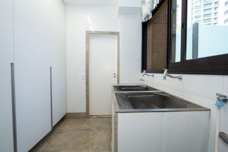 Apartamento para alugar com 233m², 4 quartos e 4 vagasÁrea de Serviço