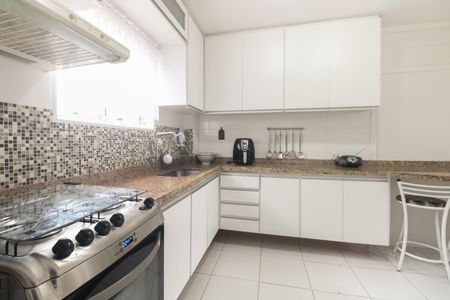 Apartamento à venda com 77m², 3 quartos e 2 vagasCozinha 