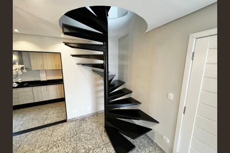 Apartamento para alugar com 162m², 5 quartos e 3 vagasEscada