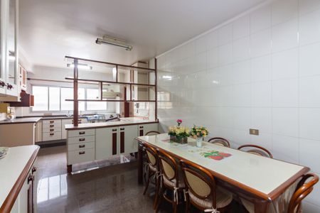 Apartamento para alugar com 151m², 2 quartos e 2 vagas Apartamento para alugar com 151m², 2 quartos e 2 vagasCozinha