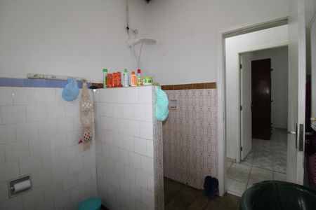 Banheiro de casa para alugar com 2 quartos, 80m² em Vila Vitorio Mazzei, São Paulo