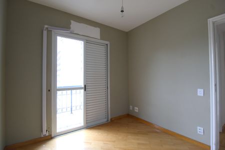 Apartamento à venda com 165m², 4 quartos e 3 vagasQuarto 2