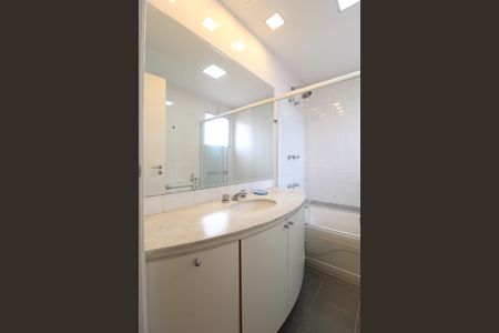 Apartamento à venda com 165m², 4 quartos e 3 vagasBanheiro da Suíte 1