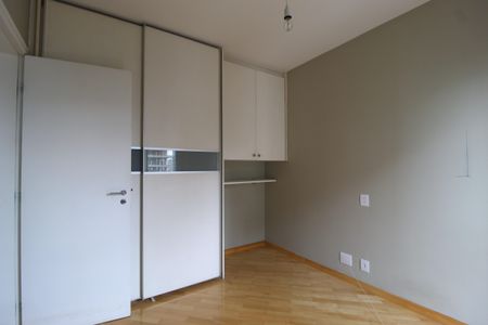 Apartamento à venda com 165m², 4 quartos e 3 vagasQuarto 2