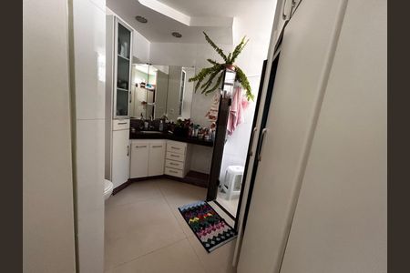 Apartamento à venda com 259m², 4 quartos e 2 vagas Apartamento à venda com 259m², 4 quartos e 2 vagasBanheiro