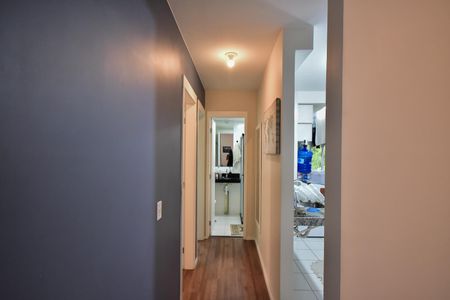 Corredor de apartamento para alugar com 2 quartos, 49m² em Jardim Monte Alegre, Taboão da Serra